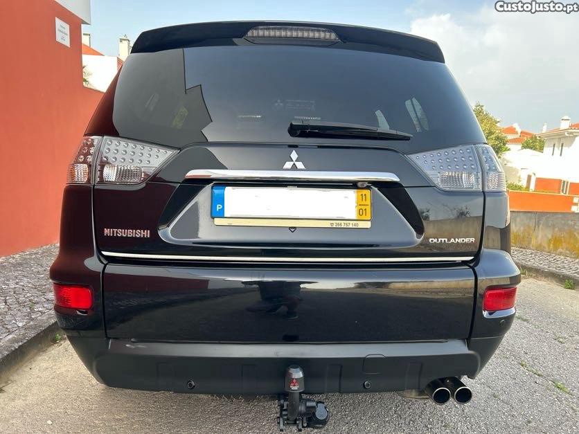 Mitsubishi Outlander 2.2 DI-D 175 CV / 7 Lugares - 11 foto 4