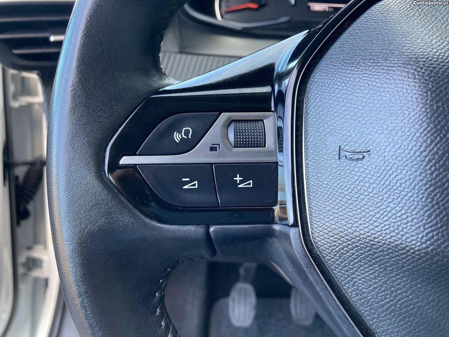 Peugeot 2008 1.5 BlueHDi Active P — fotografia 16