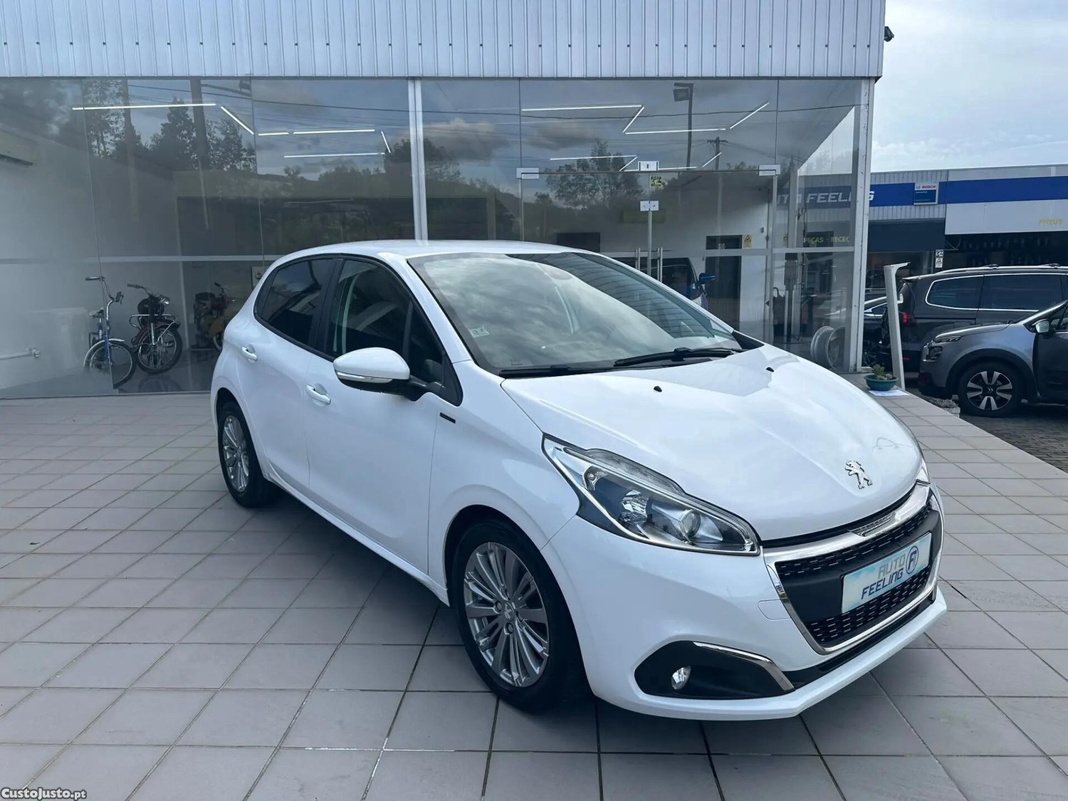 Peugeot 208 1.5 BlueHDi Signature - 19 foto 3