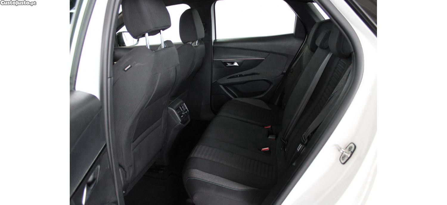 Peugeot 3008 1.2 PureTech Active Pack — fotografia 2