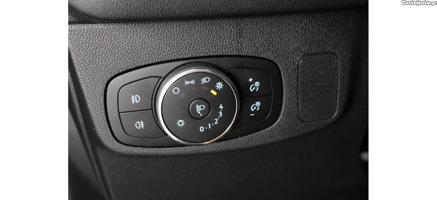 Ford Focus 1.0 EcoBoost 125cv MHEV ST-Line — fotografia 8