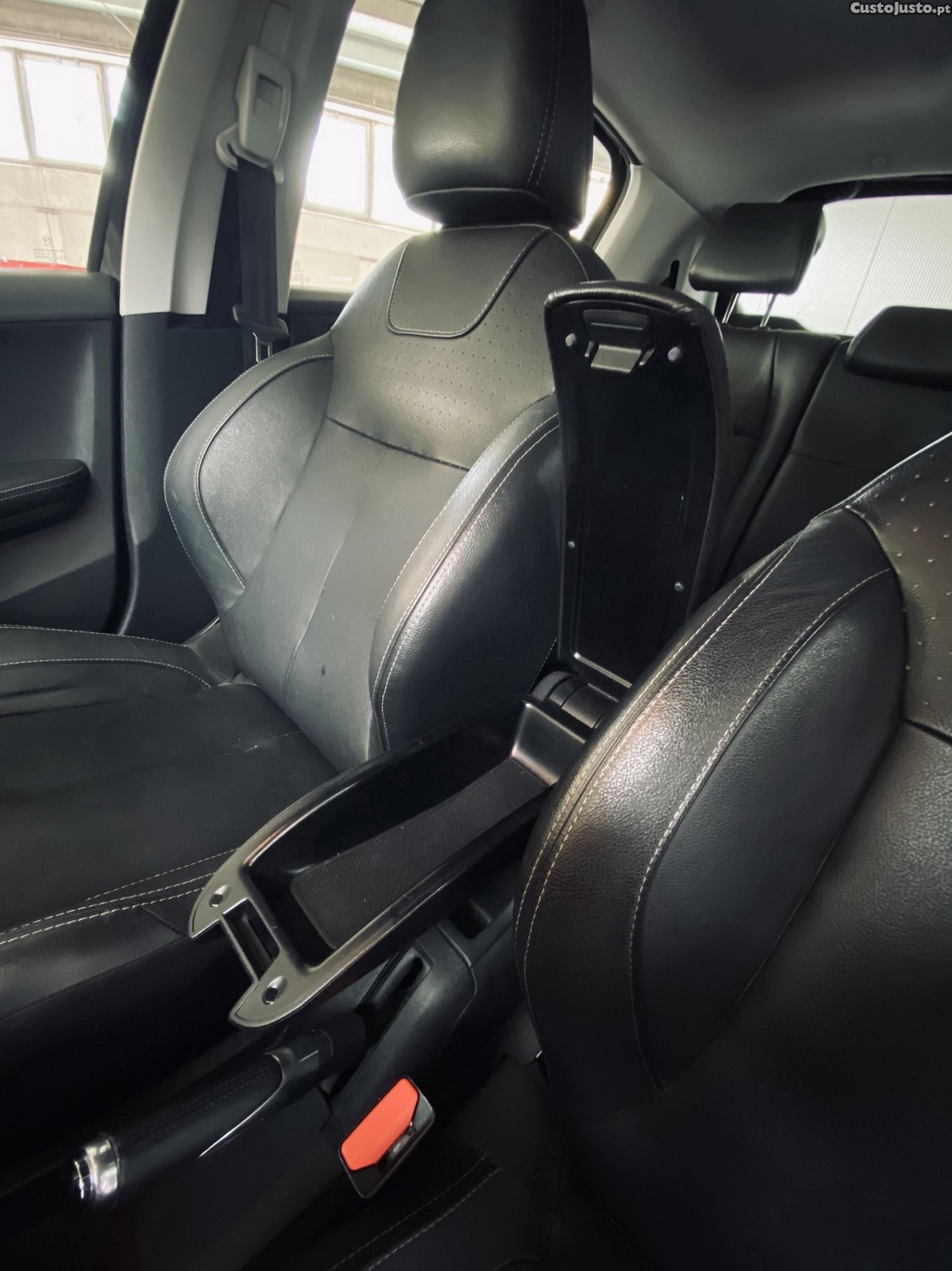 Peugeot 208 1.2 Turbo Allure 110cv — photo 3