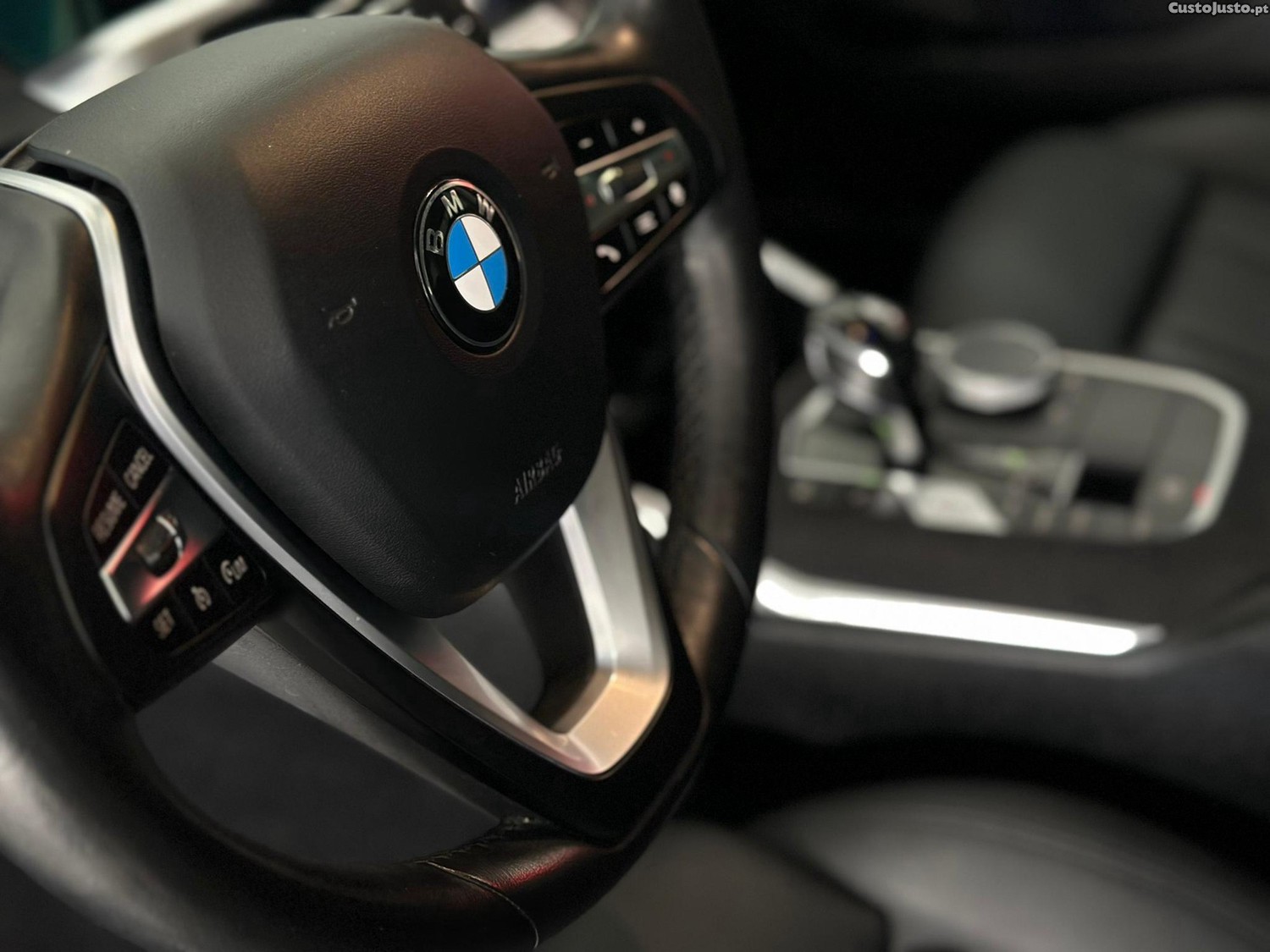 BMW 318 d Touring Line Luxury Auto — fotografia 9
