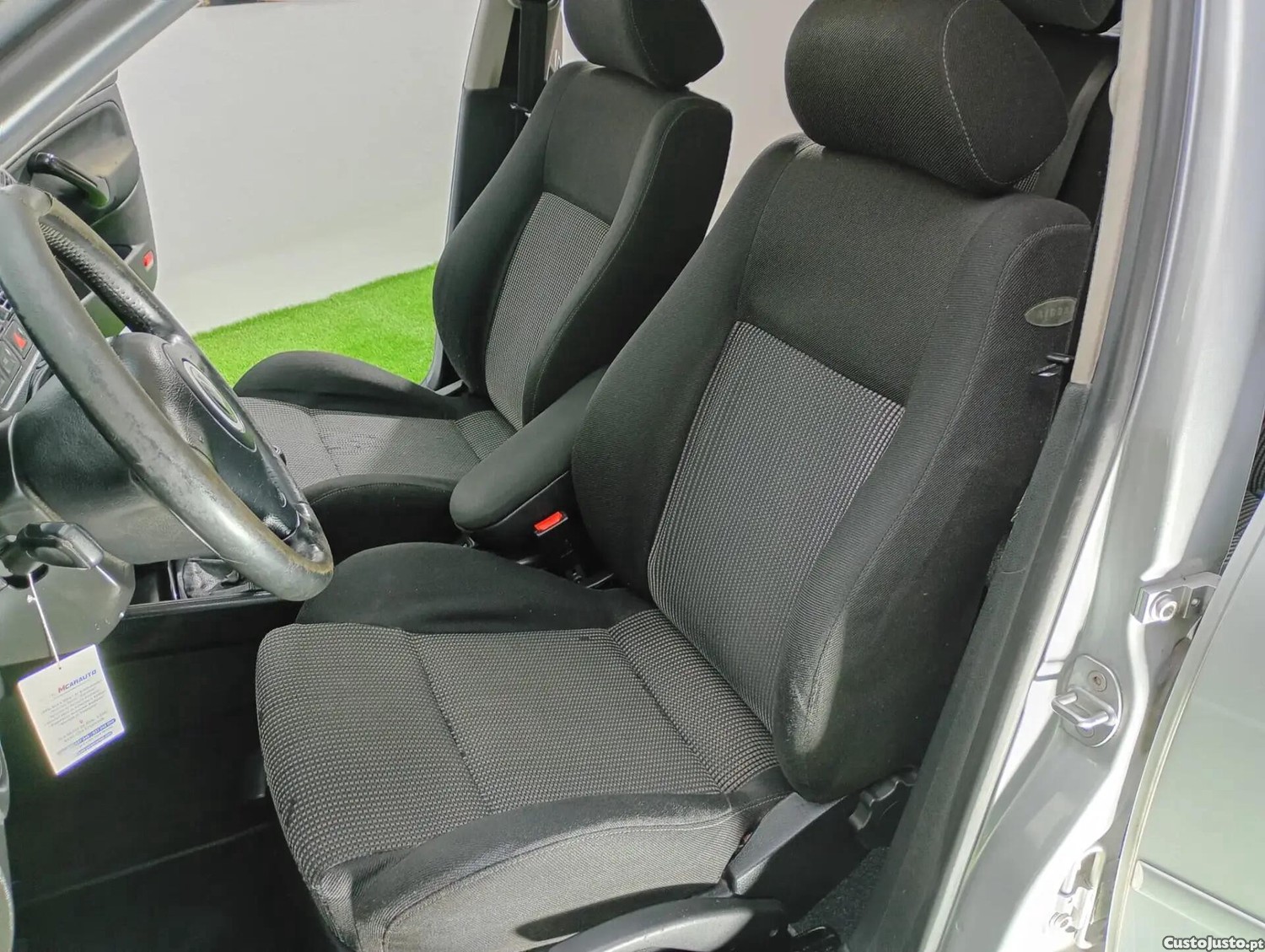Volkswagen Golf 1.9 TDi Highline — fotografia 12
