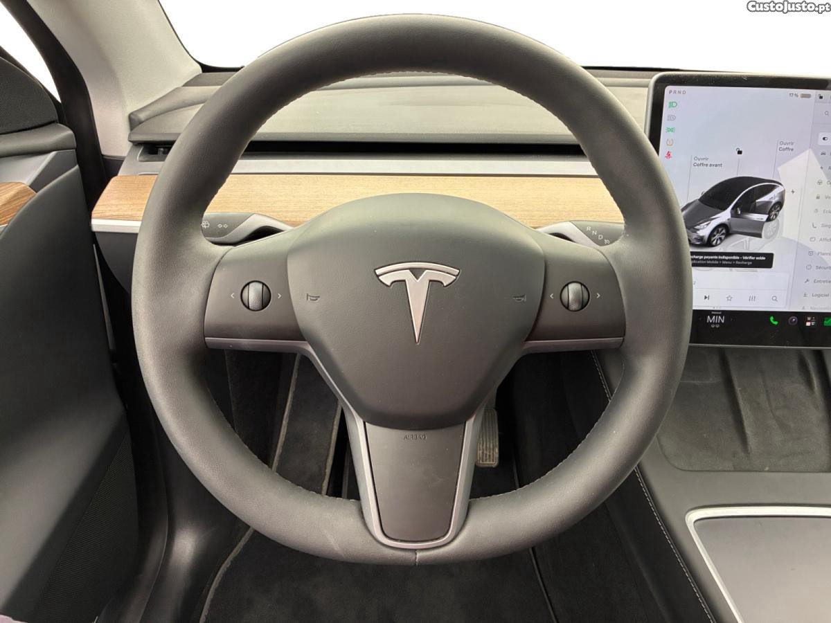 Tesla Model Y Long Range Dual Motor AWD — fotografia 8