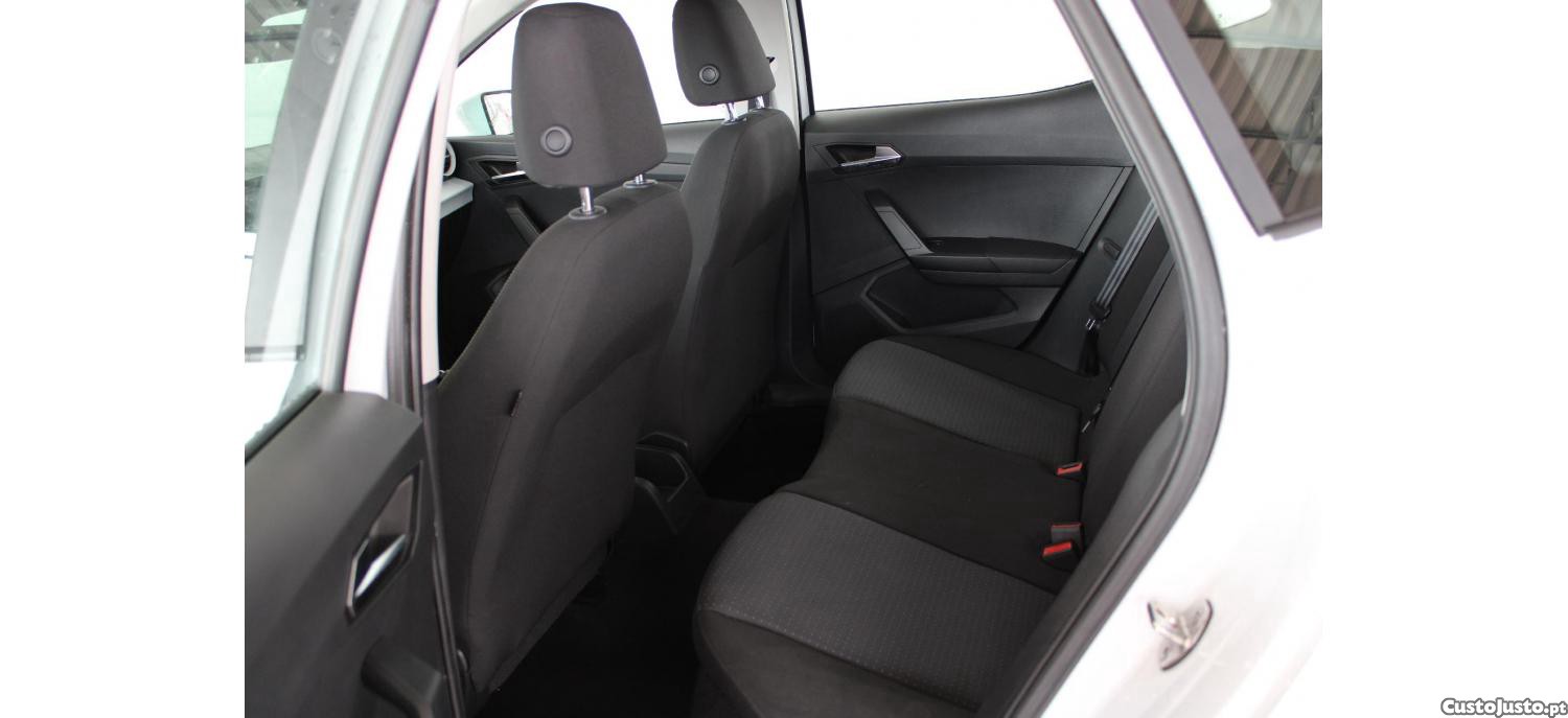 SEAT Arona 1.0 TSI Style 95cv — fotografia 2
