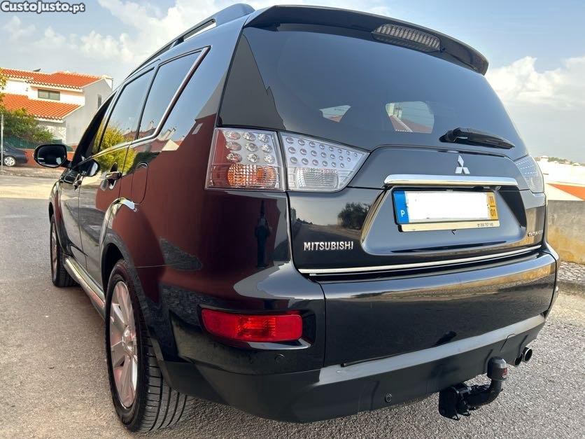 Mitsubishi Outlander 2.2 DI-D 175 CV / 7 Lugares - 11 foto 2