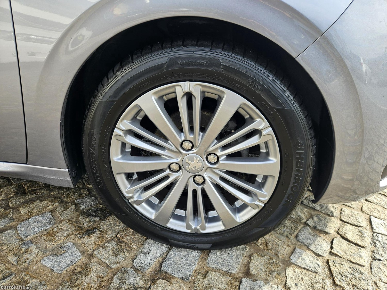 Peugeot 208 1.5 HDI Signature 103cv — fotografia 16