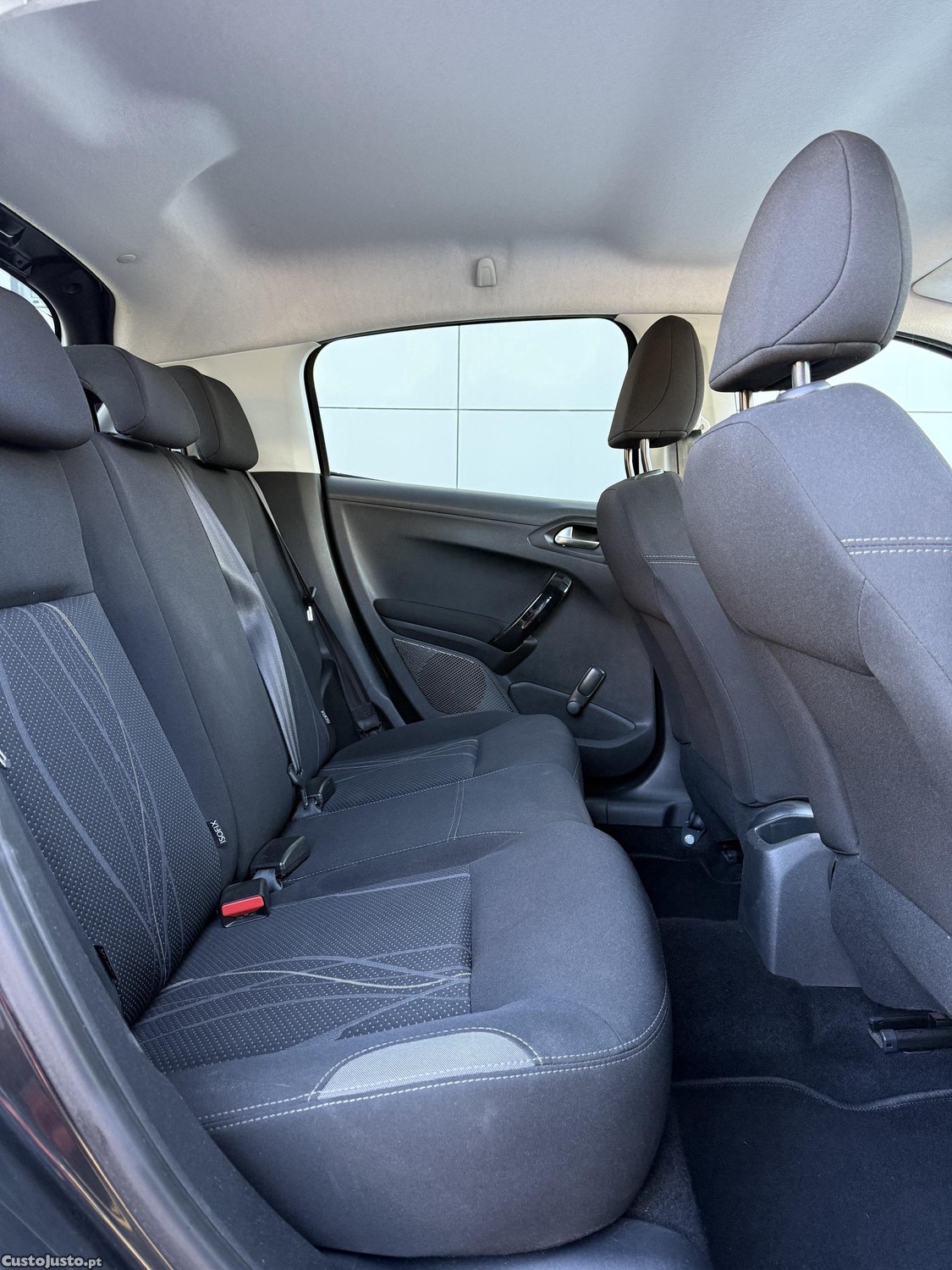 Peugeot 208 1.2 VTI — fotografia 8
