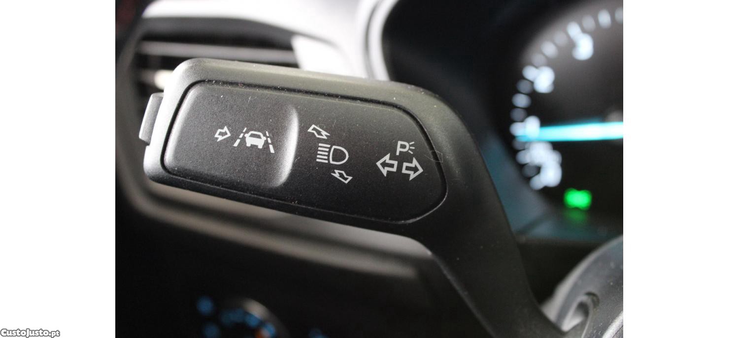 Ford Focus 1.0 EcoBoost 125cv MHEV ST-Line — fotografia 3