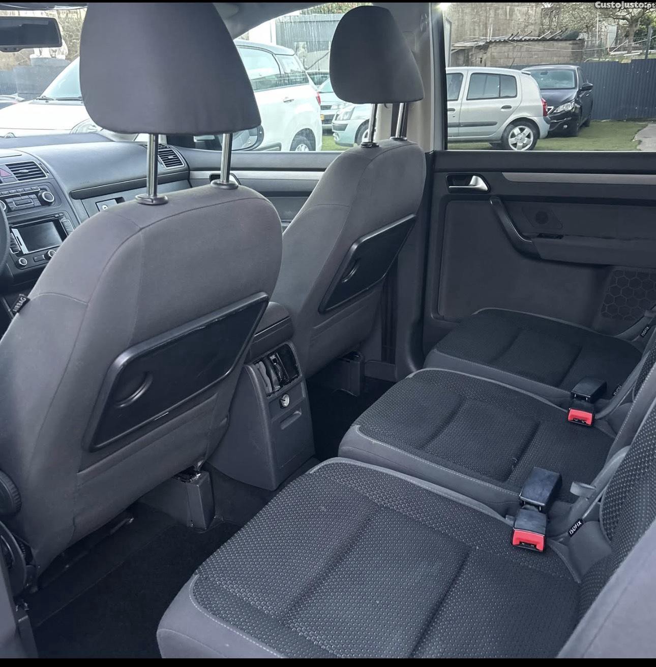 VW Touran 1.6 TDI  - 12 foto 4
