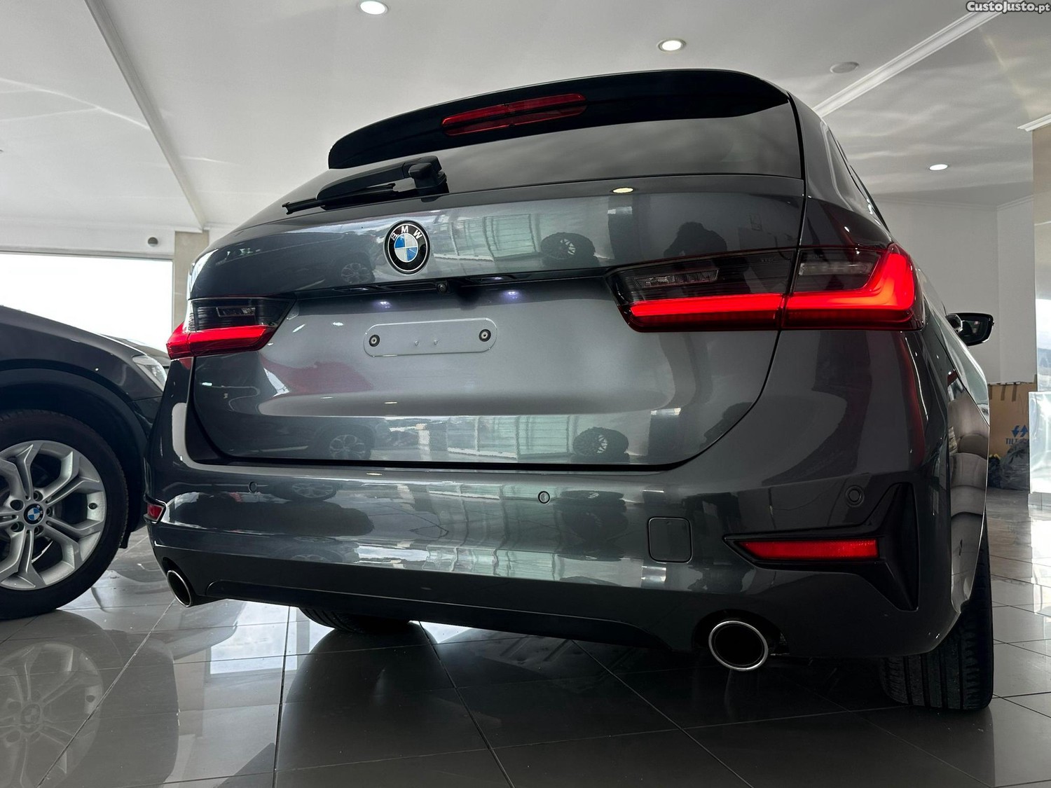 BMW 318 d Touring Line Luxury Auto — fotografia 14