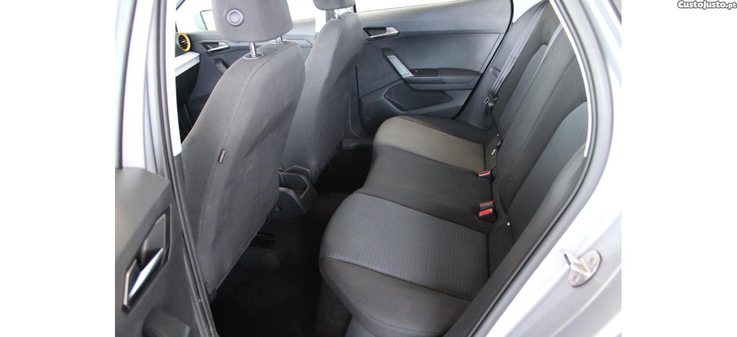 SEAT Arona 1.0 TSI Style 95cv — fotografia 2