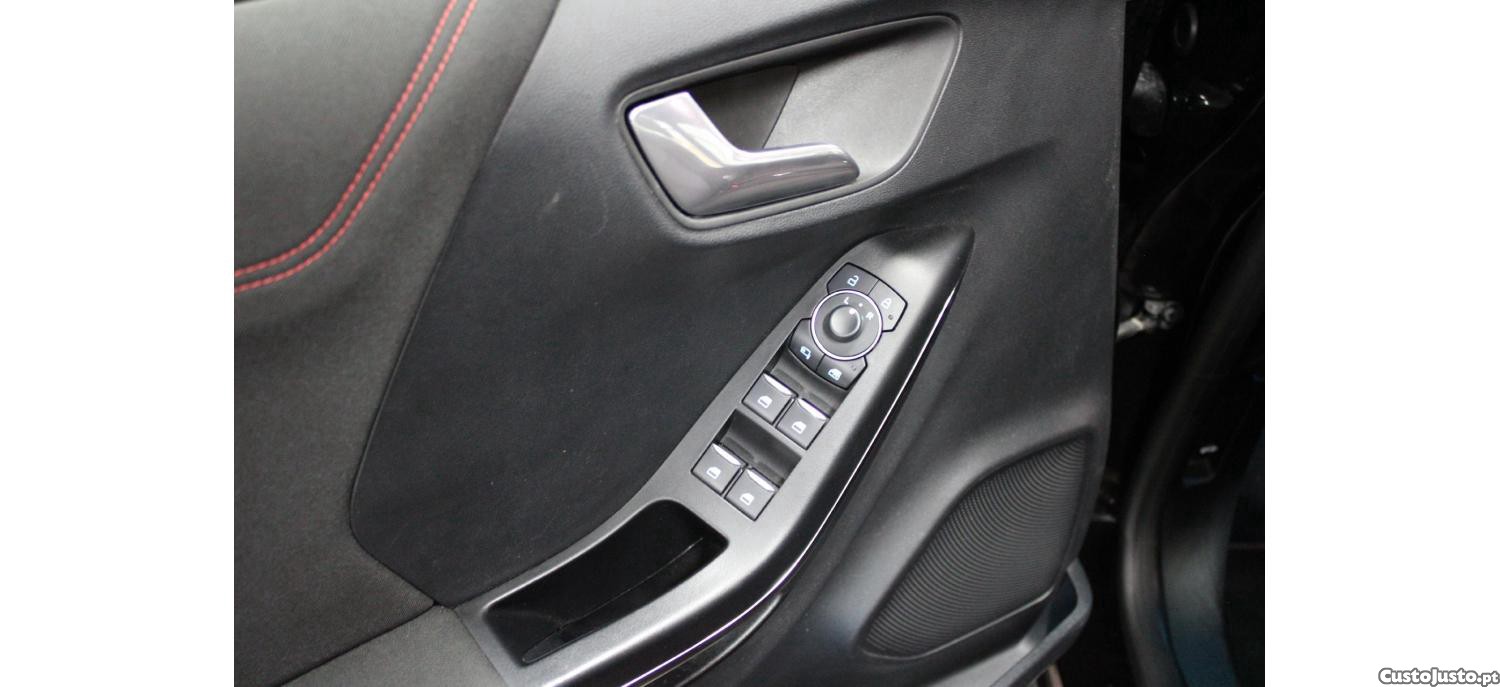 Ford Puma 1.0 EcoBoost MHEV ST-Line X Vivid Ruby Edition — fotografia 24