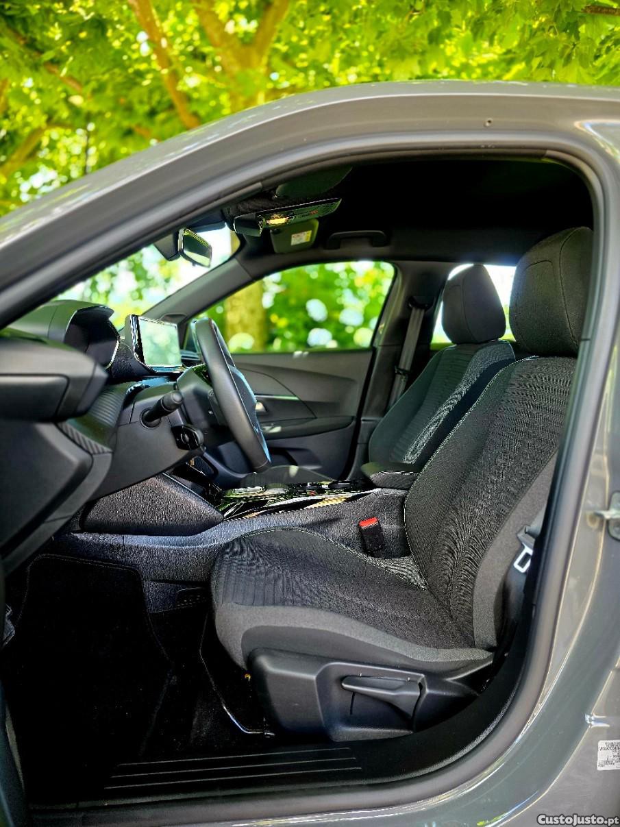 Peugeot 2008 50 kWh Active Pack — fotografia 3