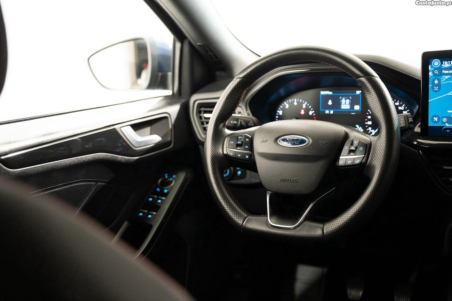 Ford Focus SW 1.0 EcoBoost MHEV ST-Line — fotografia 18