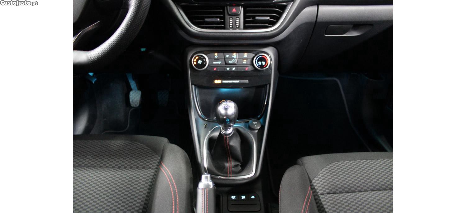 Ford Puma 1.0 EcoBoost MHEV ST-Line X Vivid Ruby Edition — fotografia 3