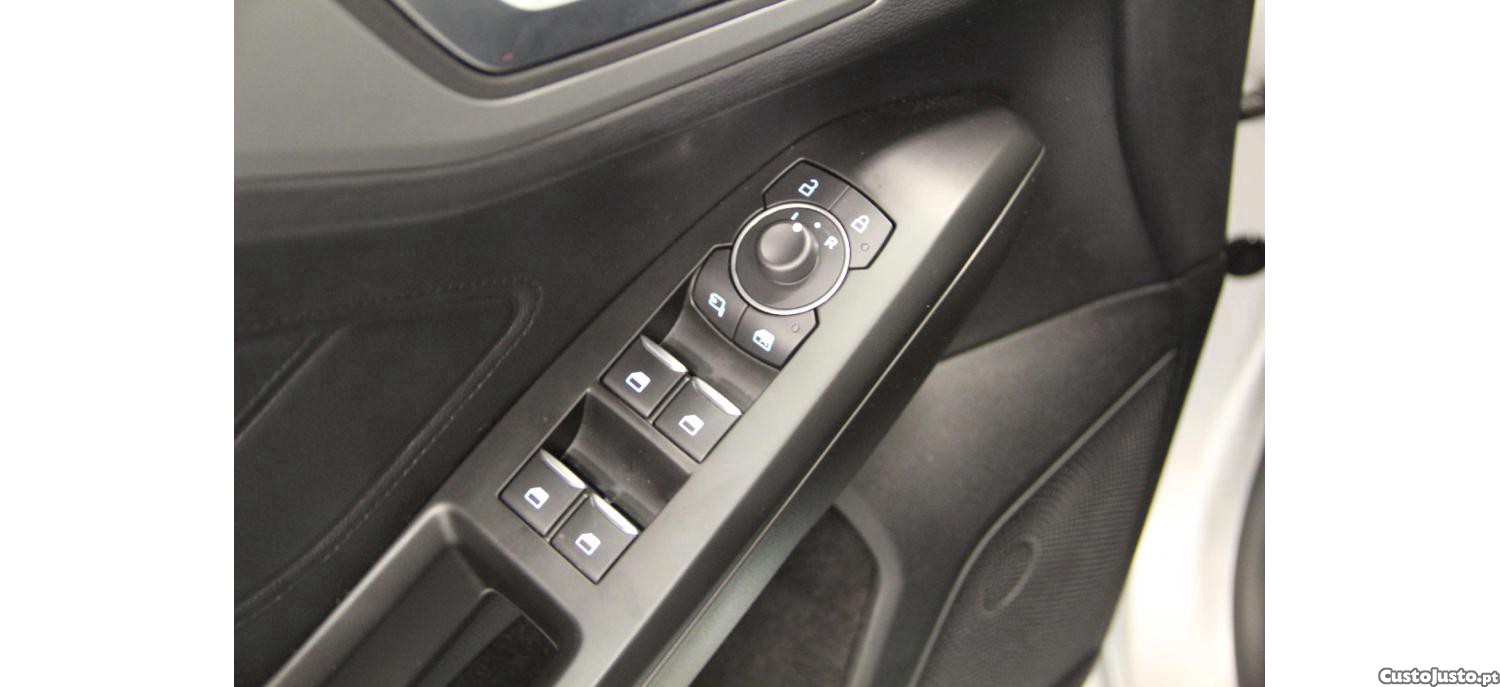 Ford Focus 1.0 EcoBoost 125cv MHEV ST-Line — fotografia 8