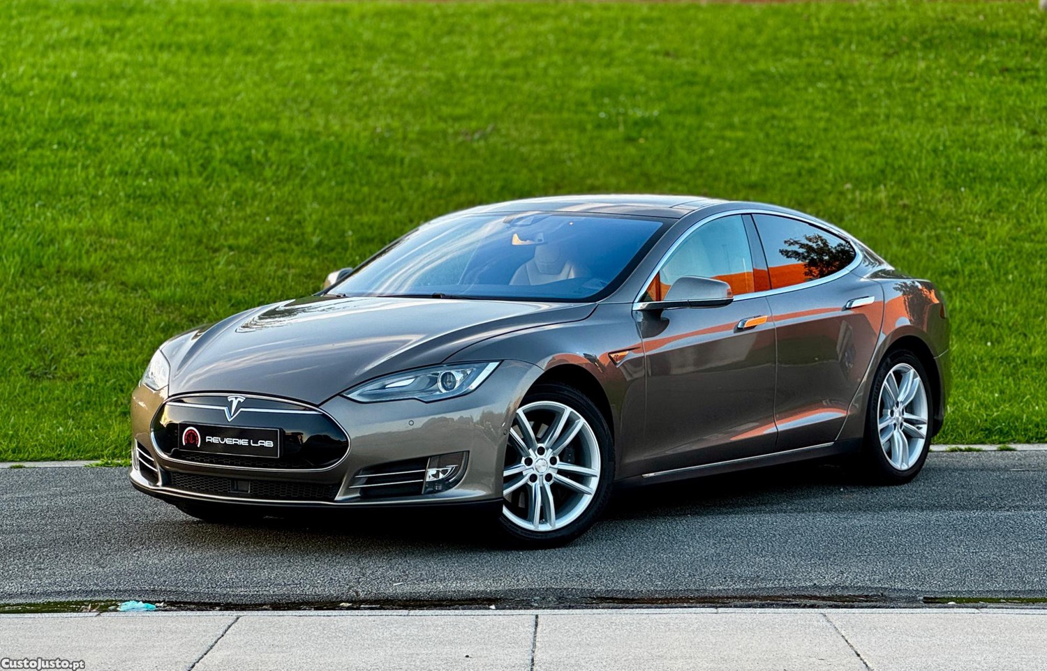 Tesla Model S 85 RWD — fotografia 12