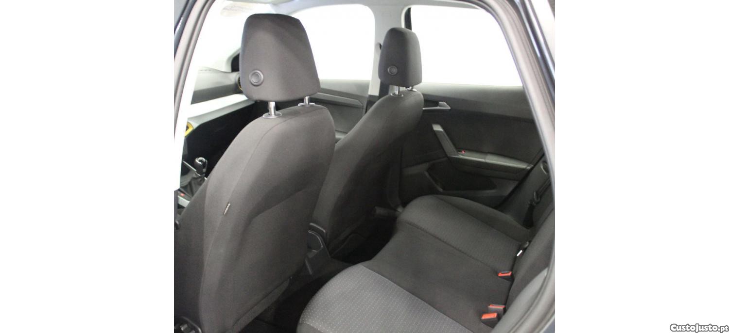 SEAT Arona 1.0 TSI Style 95cv — fotografia 2