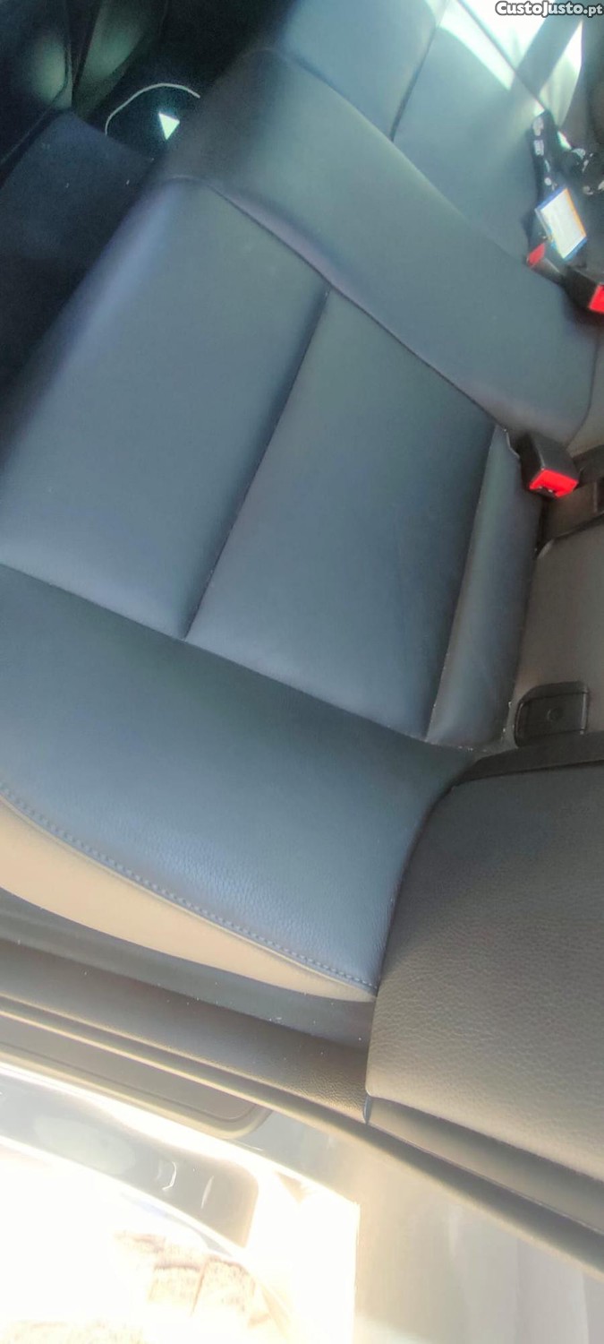 BMW 320 E90 Lci — fotografia 2