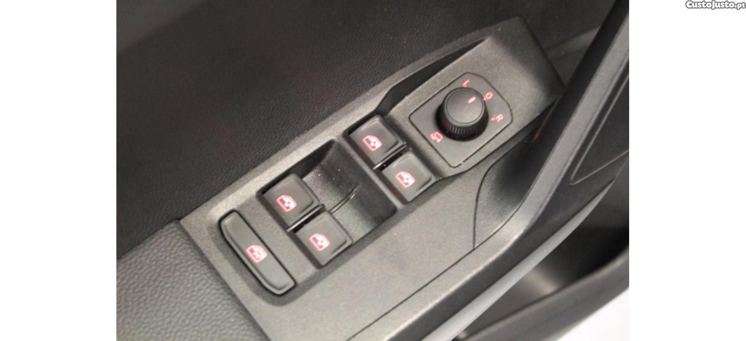 SEAT Arona 1.0 TSI Style 95cv — fotografia 13
