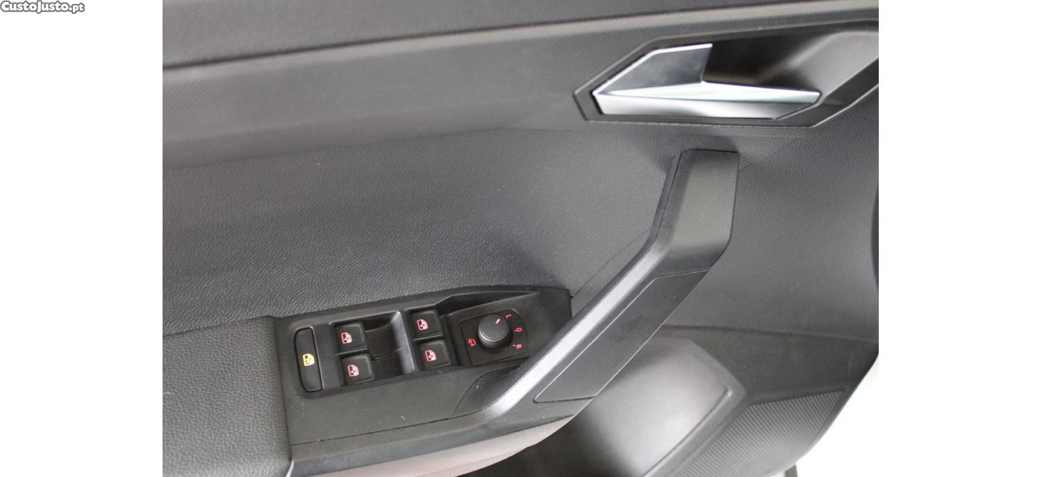 SEAT Arona 1.0 TSI Style 95cv — fotografia 17