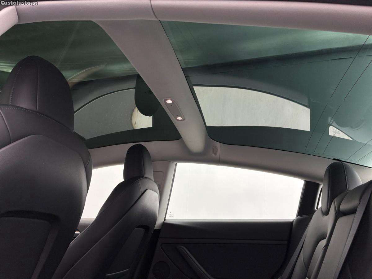 Tesla Model 3 Standard Range Plus RWD — fotografia 4