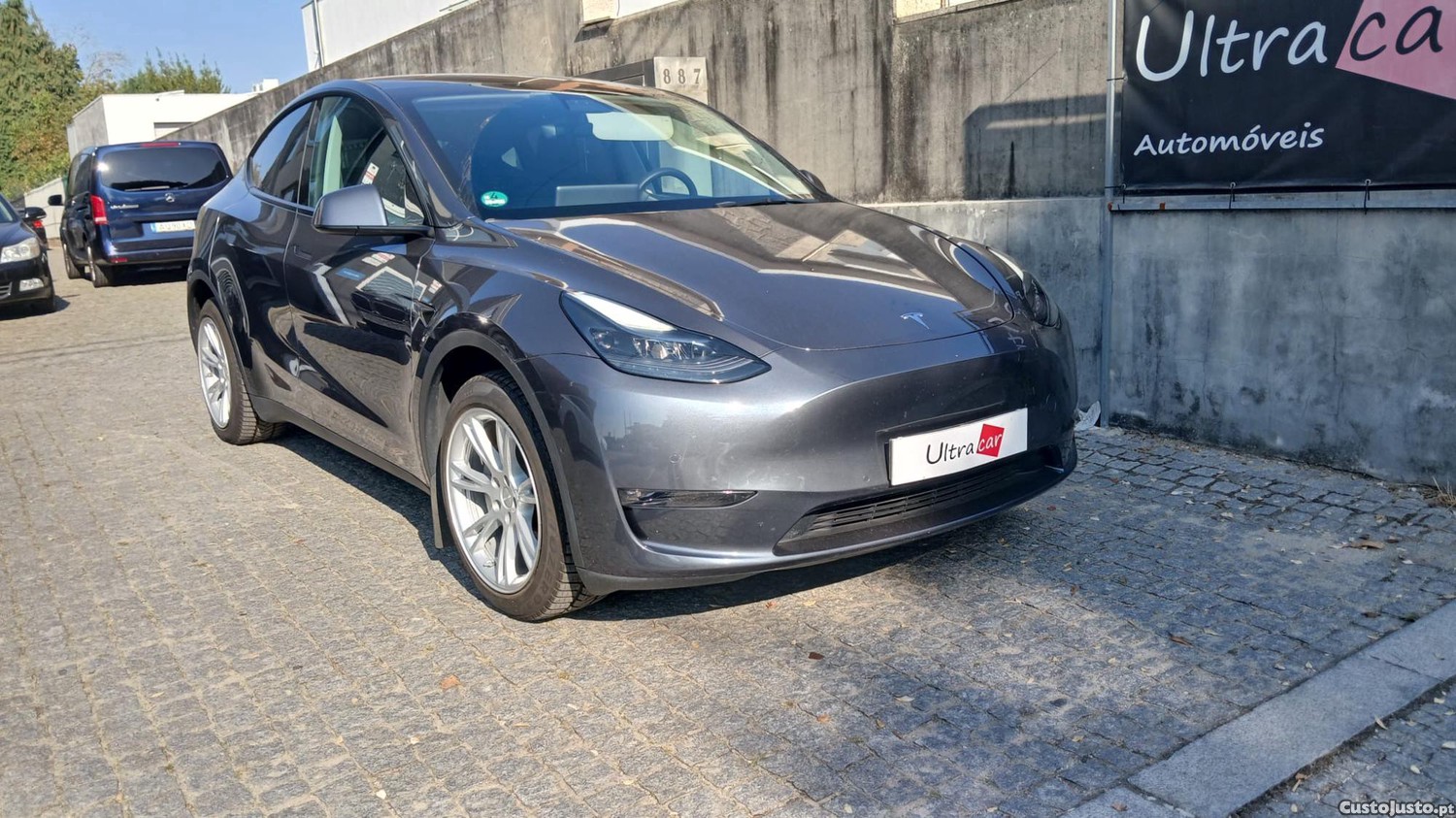 Tesla Model Y Long Range Dual Motor — fotografia 7