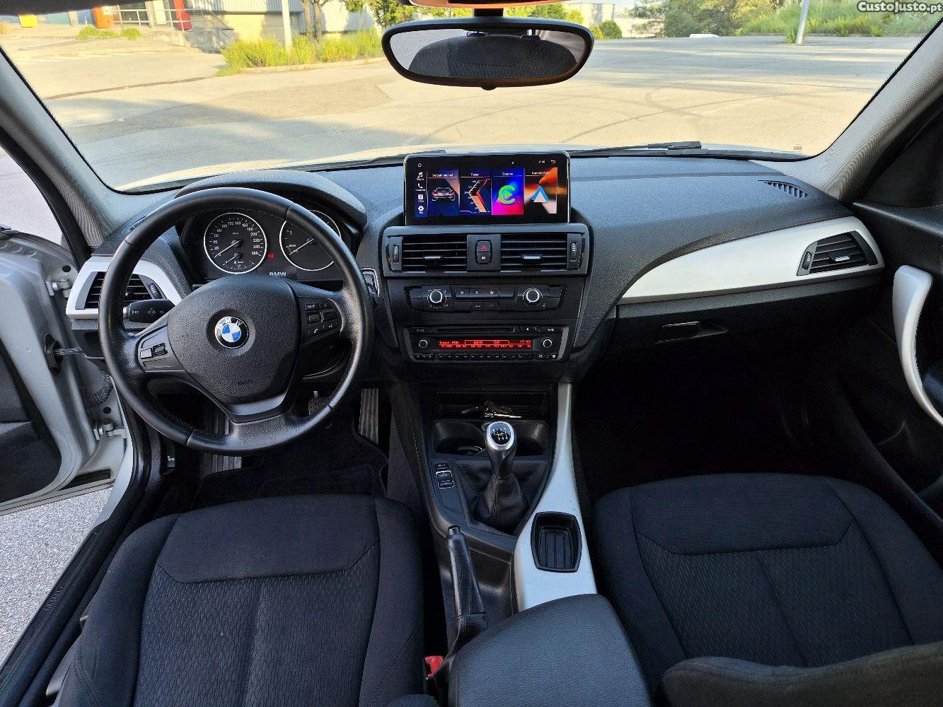 BMW 114 D com GPS — fotografia 4