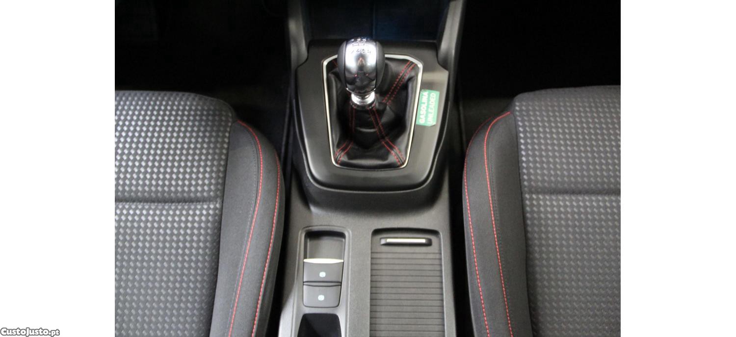 Ford Focus 1.0 EcoBoost 125cv MHEV ST-Line — fotografia 4