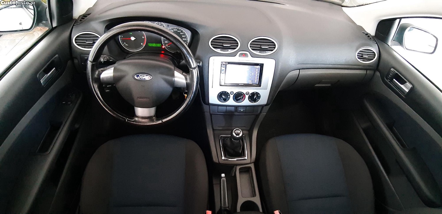 Ford Focus SW Trend 1.6 TDCI 90 CV - 07 — photo 2