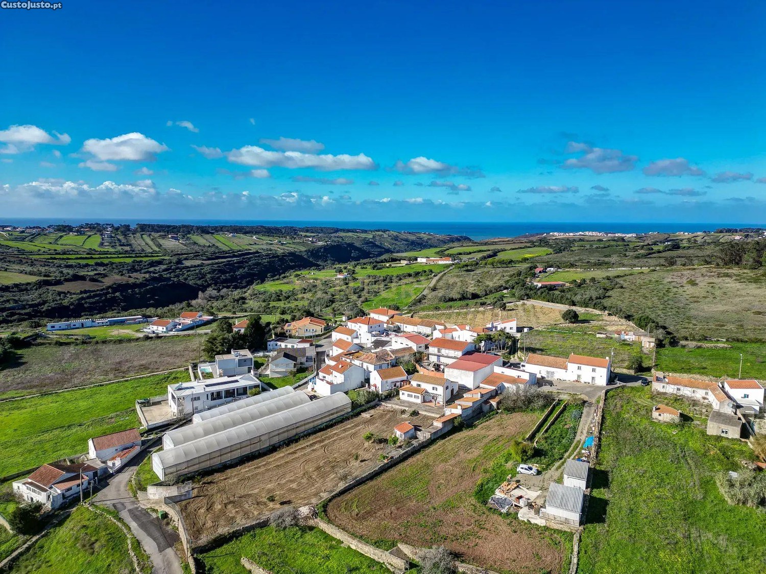 Moradia Isolada T3 com 2480m2 de terreno, poço e com anexos