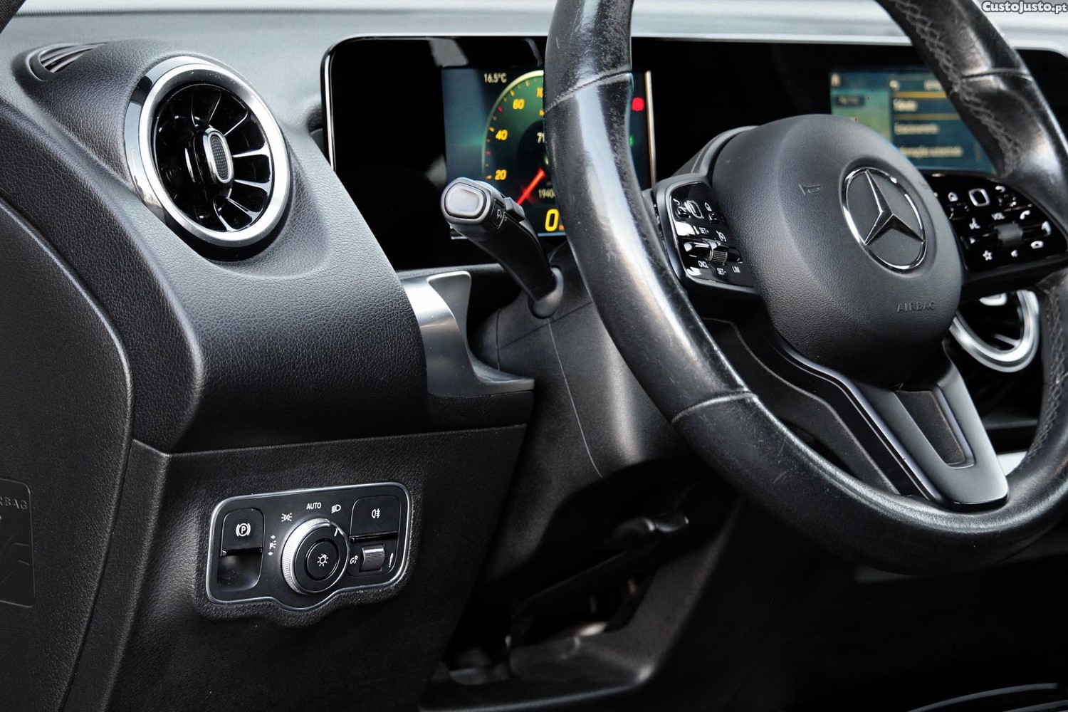 Mercedes-Benz GLB 200 d Progressive — fotografia 17