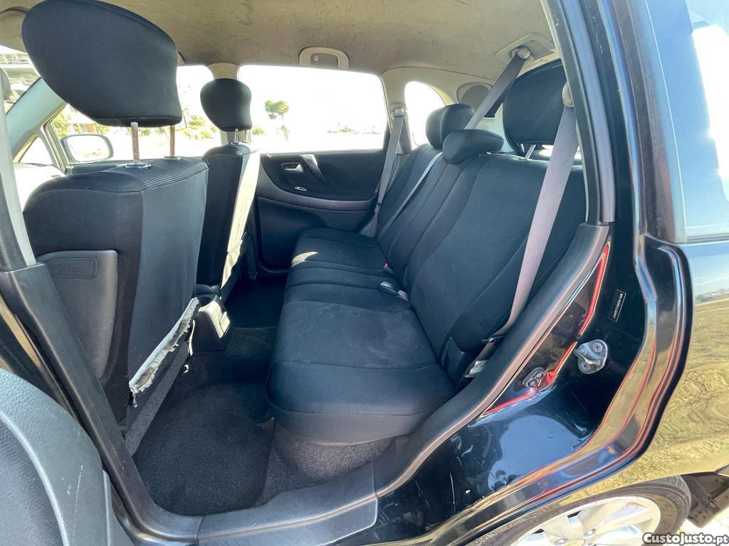 Suzuki Liana 1.4 DDIS a Diesel — fotografia 3