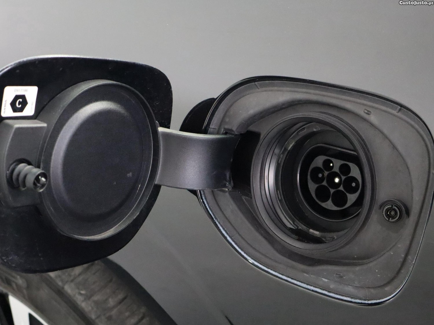 Volvo XC 60 2.0 T6 PHEV Inscription AWD — fotografia 19
