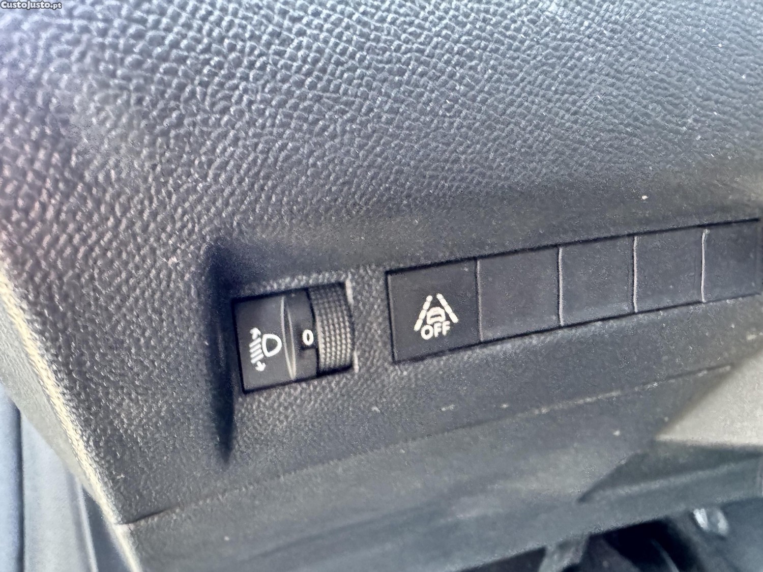 Peugeot 208 1.5 Hdi — fotografia 4