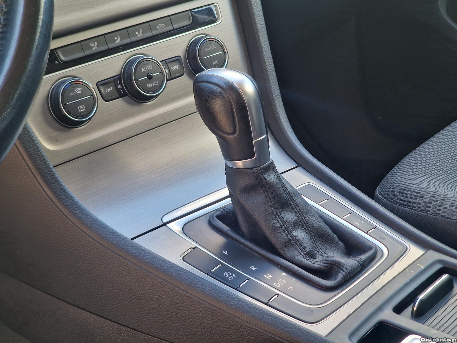 Volkswagen Golf 1.6 Tdi DSG — fotografia 11