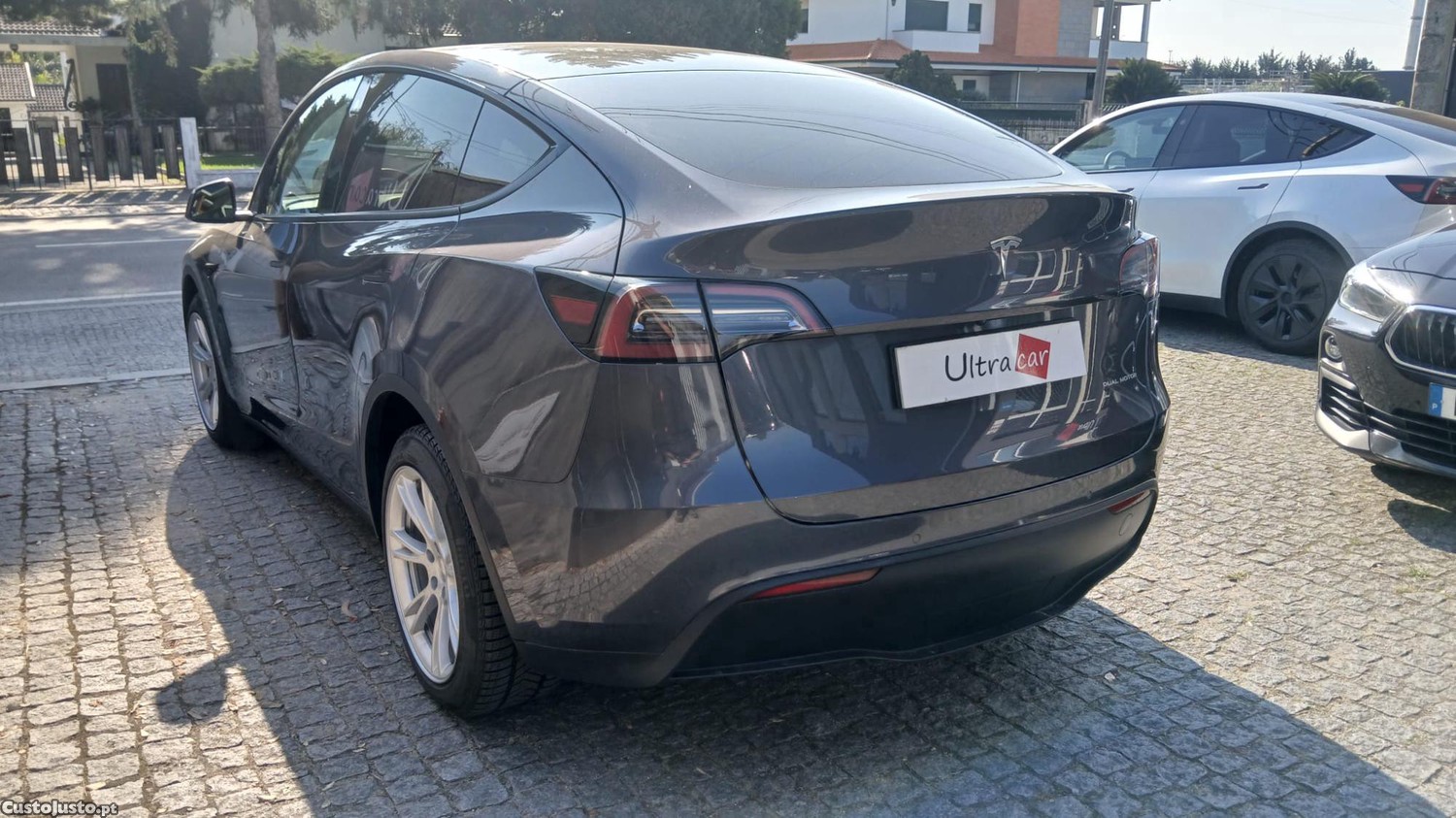Tesla Model Y Long Range Dual Motor — fotografia 5