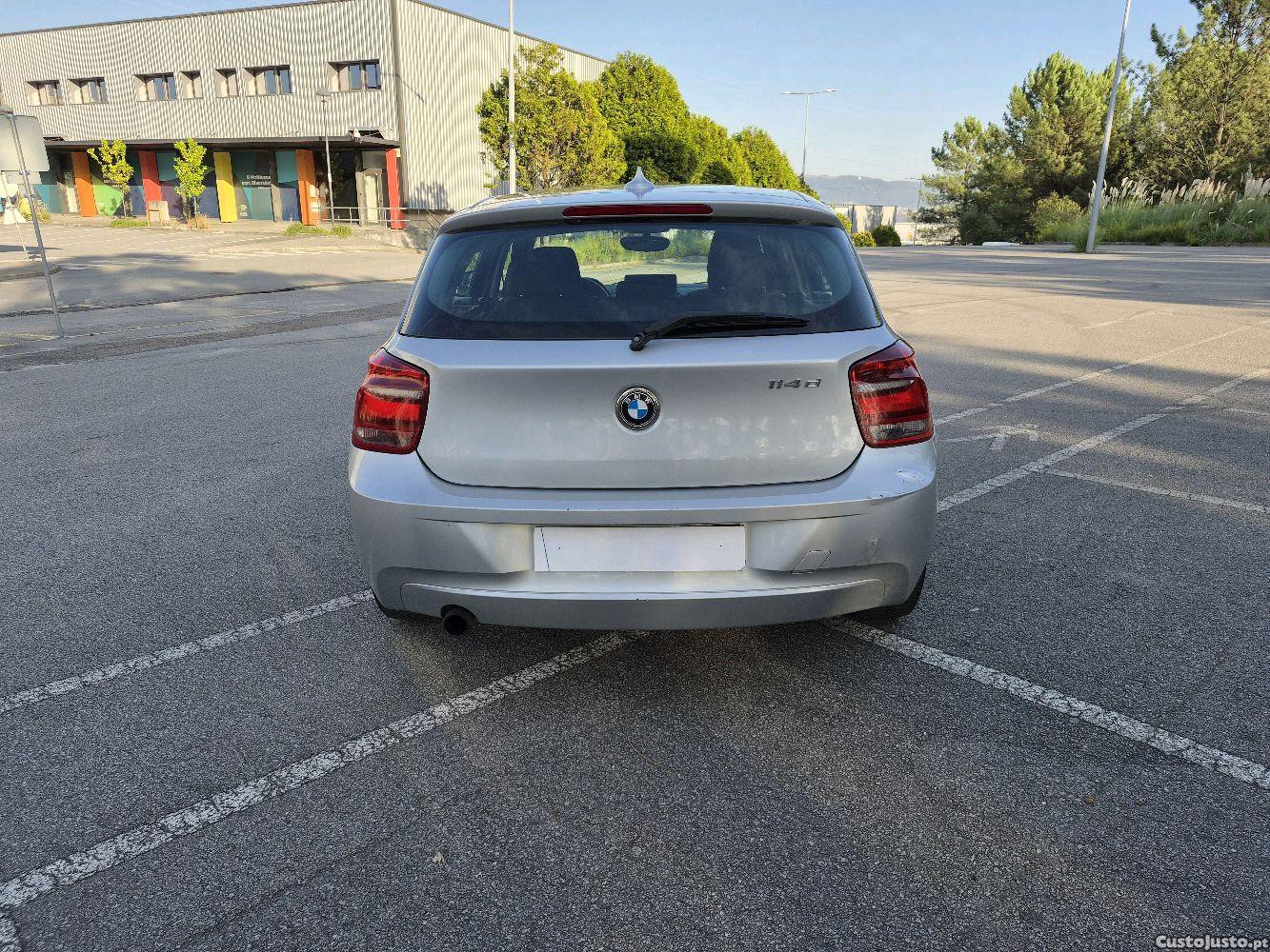 BMW 114 D com GPS — fotografia 6