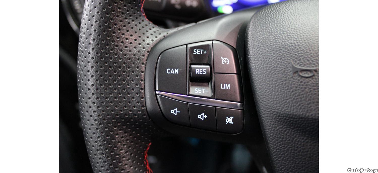 Ford Puma 1.0 EcoBoost MHEV ST-Line X Vivid Ruby Edition — fotografia 6