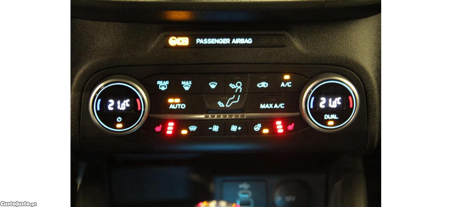 Ford Focus 1.0 EcoBoost MHEV ST-Line — fotografia 13