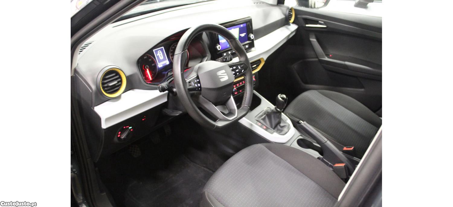 SEAT Arona 1.0 TSI Style 95cv — fotografia 13