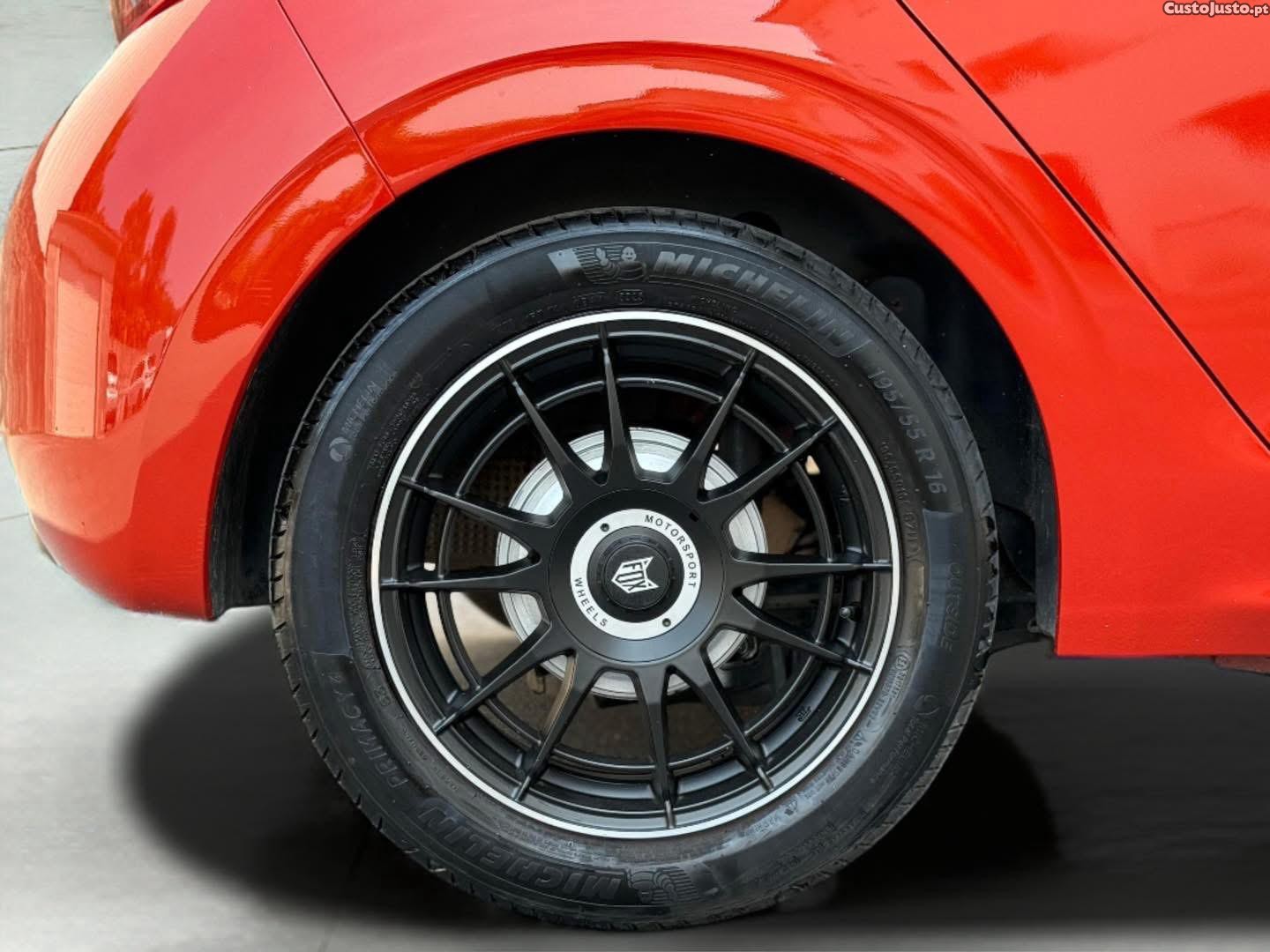 Peugeot 208 1.2 PureTech Like — fotografia 2