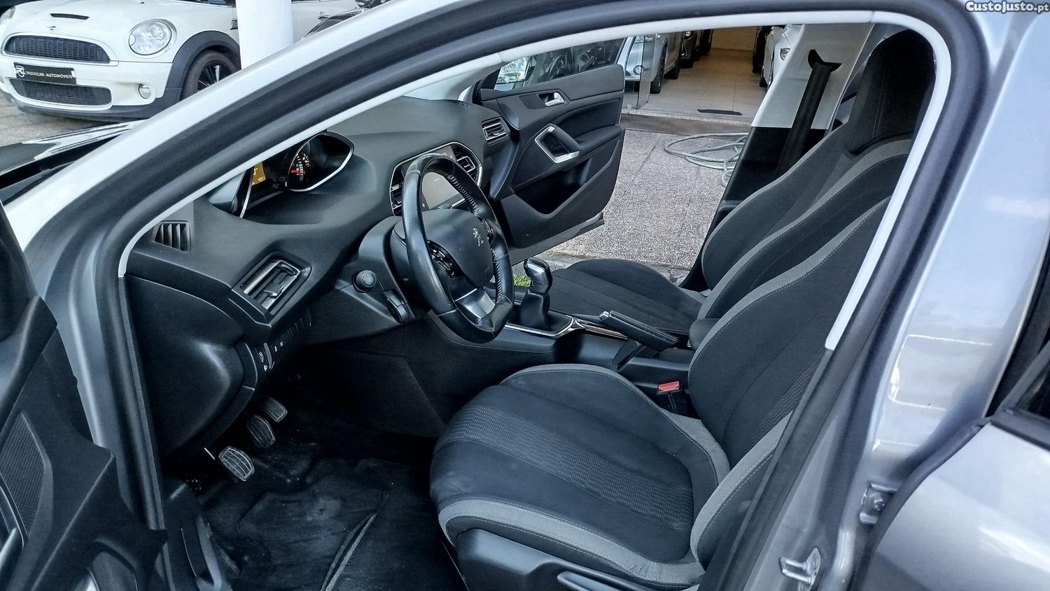Peugeot 308 SW 1.2 PureTech Style — fotografia 9