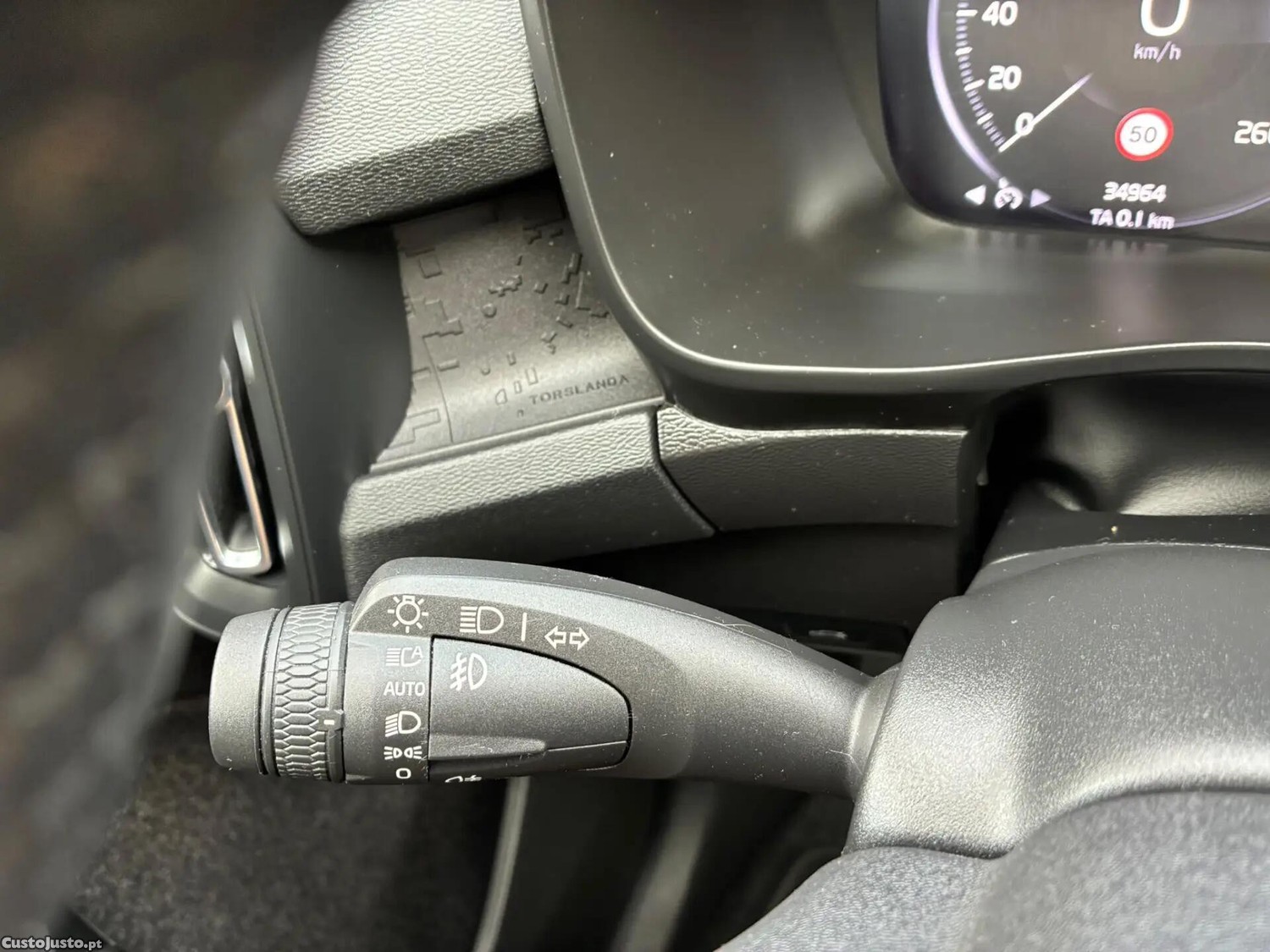 Volvo XC 40 1.5 T2 Momentum Plus Geartronic — fotografia 16