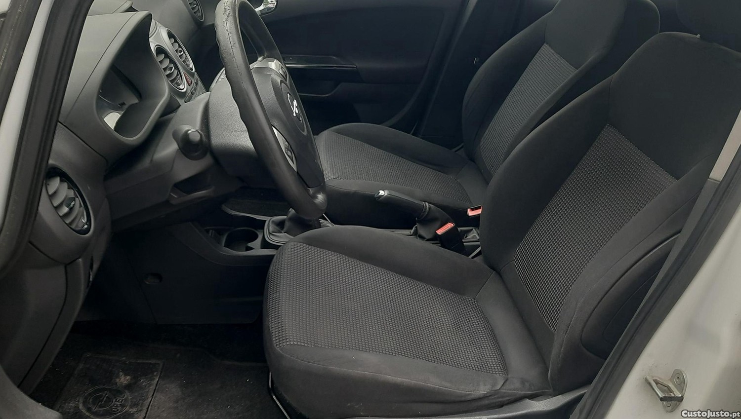 Opel Corsa 1.3 cdti — fotografia 2