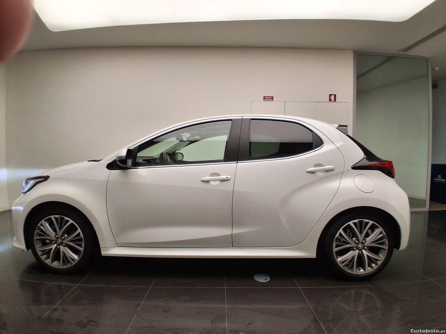 Toyota Yaris Yaris 1.5 HDF Luxury - 24 — photo 3