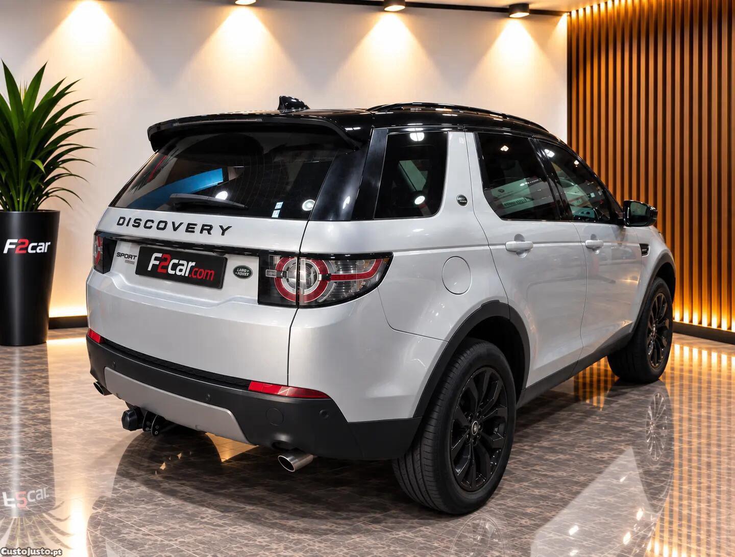 Land Rover Discovery 2.0 D AWD R-Dynamic HSE — fotografia 7