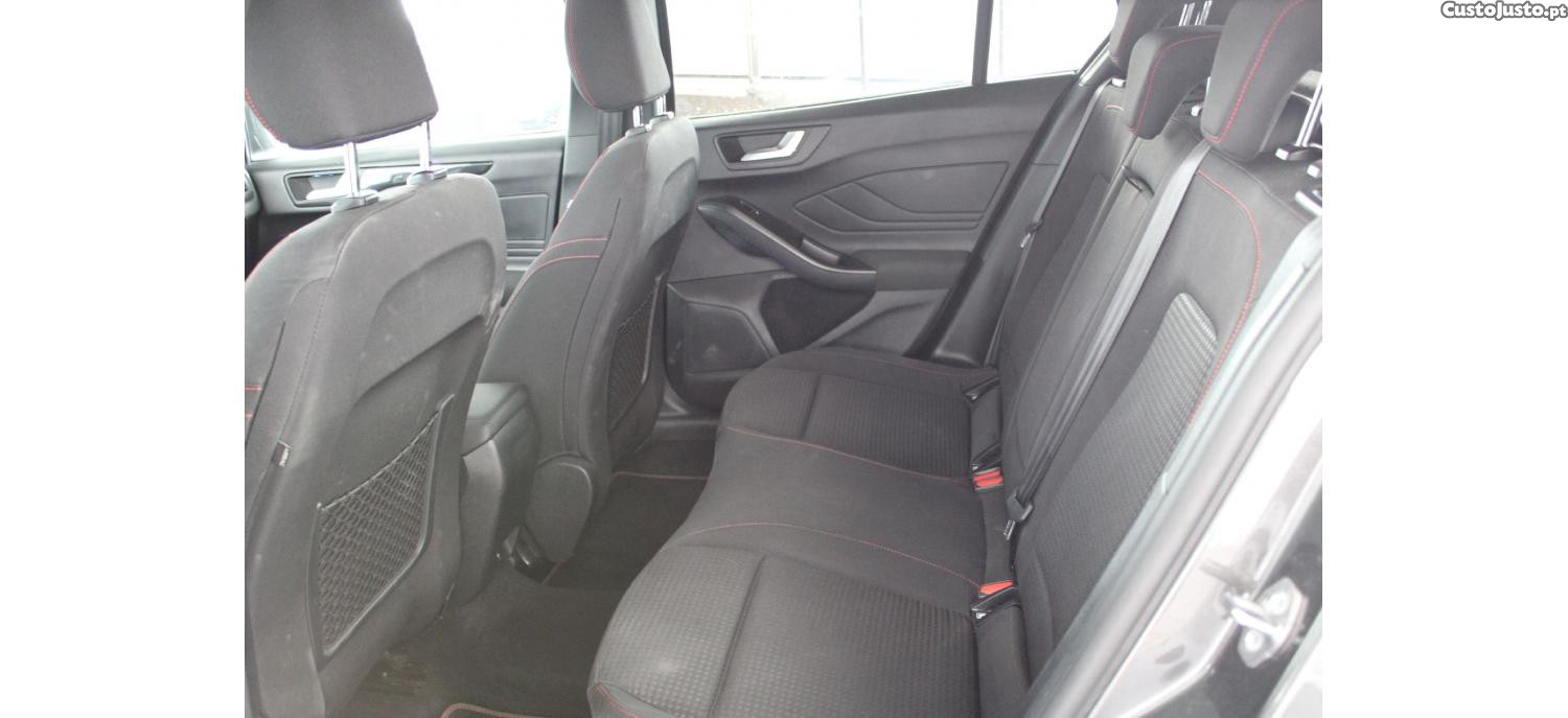 Ford Focus 1.0 EcoBoost MHEV ST-Line X — fotografia 4